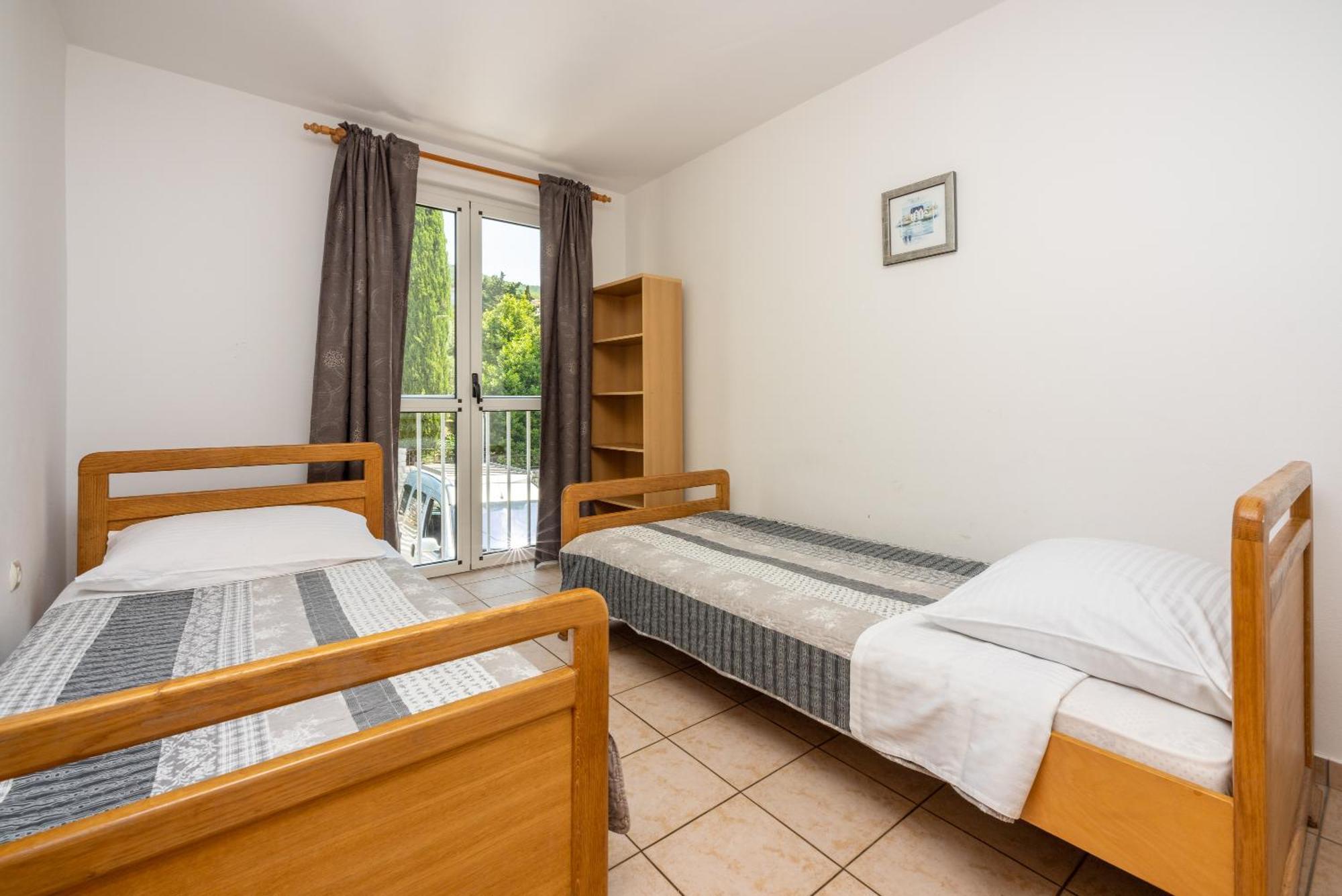 Apartments Obradovic Dramalj Esterno foto
