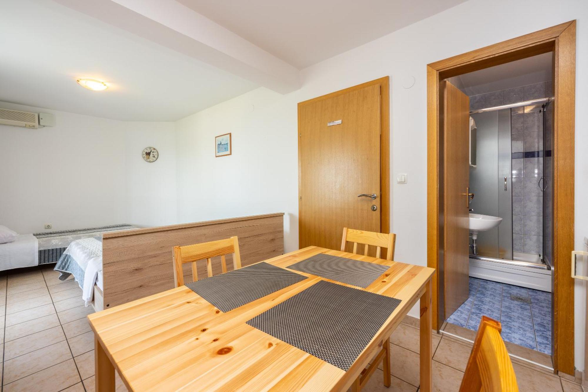 Apartments Obradovic Dramalj Esterno foto